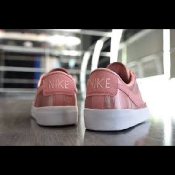 Rare Nike leather low top sneakers - NIB! - Picture 2 of 8